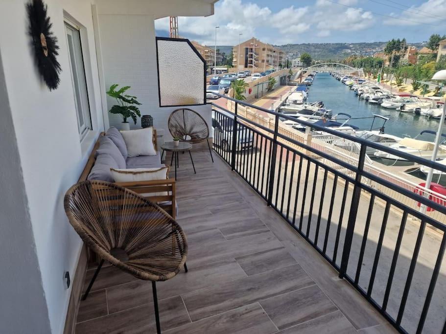 Waterfront 3 Bed Apartment, 90M From The Beach Platja de Larenal Exterior photo