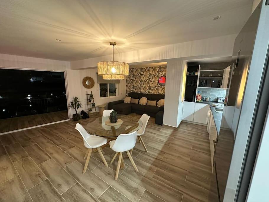 Waterfront 3 Bed Apartment, 90M From The Beach Platja de Larenal Exterior photo