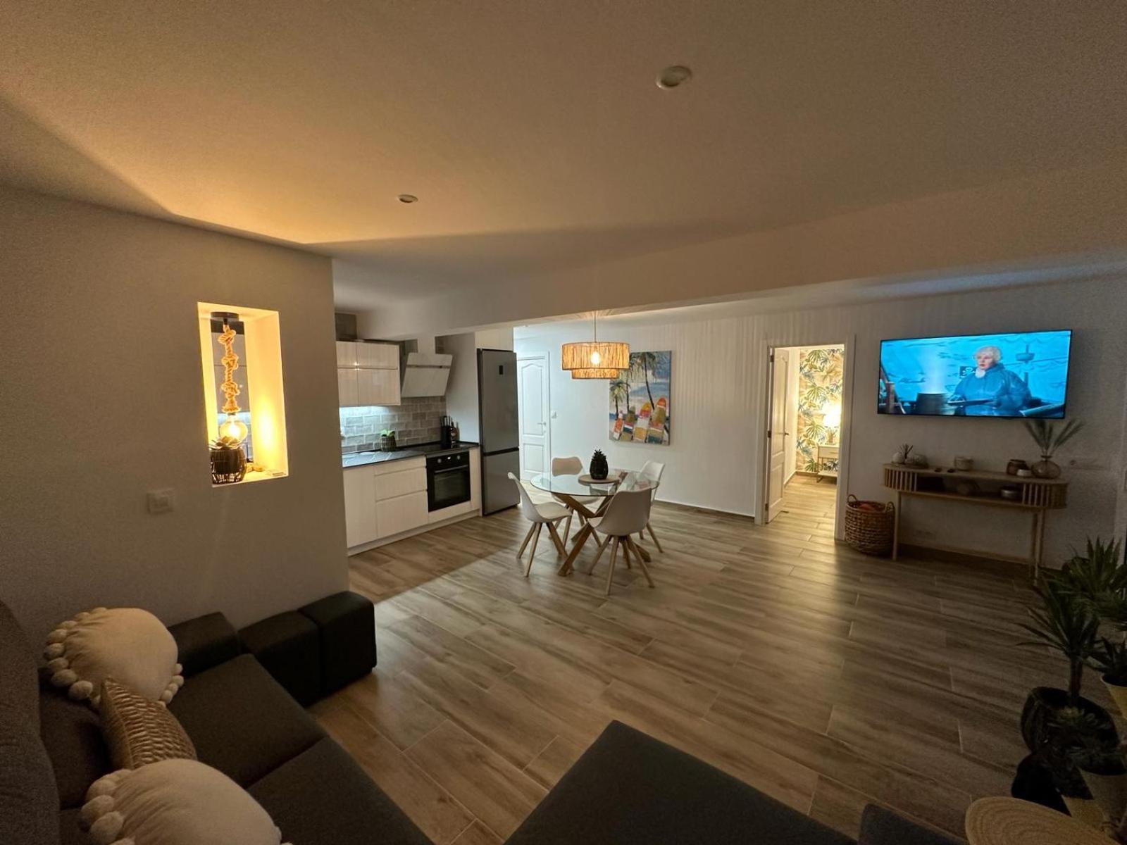 Waterfront 3 Bed Apartment, 90M From The Beach Platja de Larenal Exterior photo
