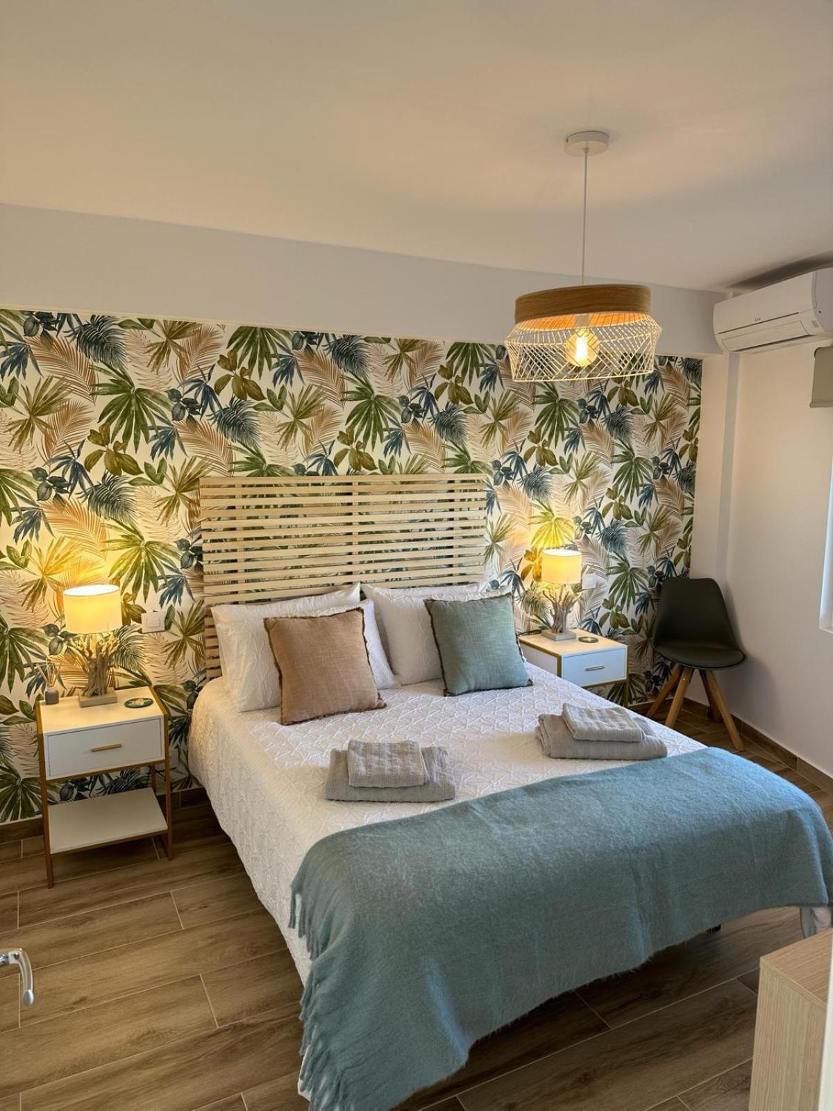 Waterfront 3 Bed Apartment, 90M From The Beach Platja de Larenal Exterior photo