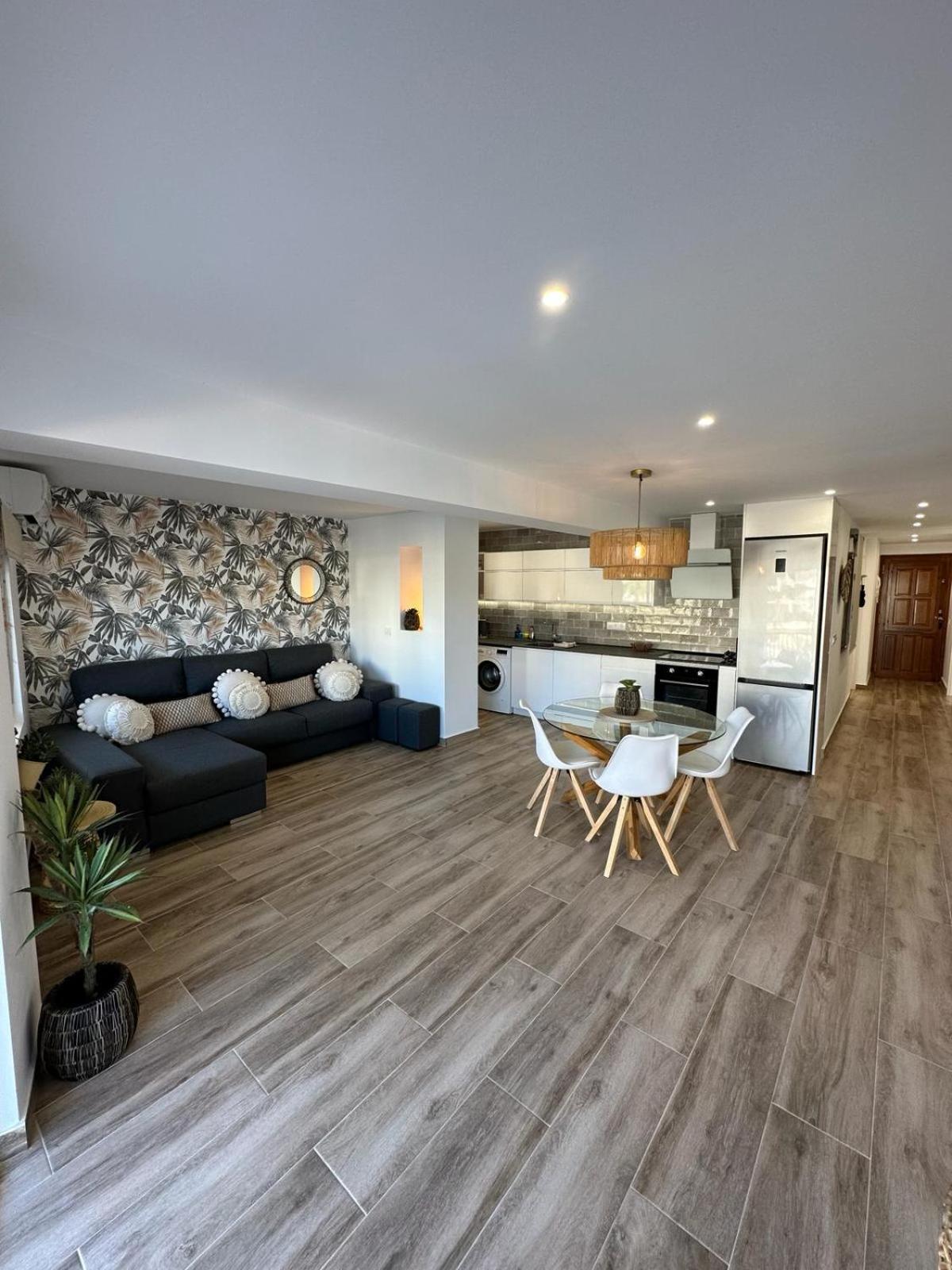 Waterfront 3 Bed Apartment, 90M From The Beach Platja de Larenal Exterior photo