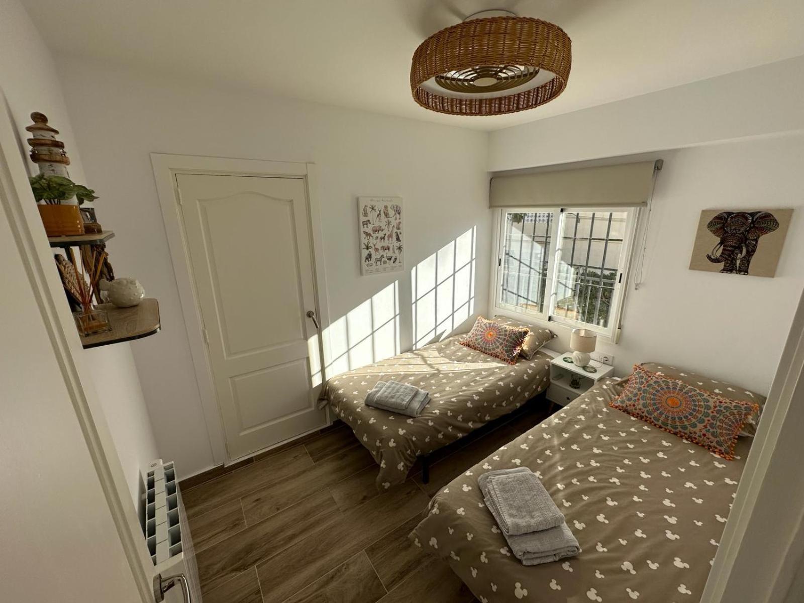 Waterfront 3 Bed Apartment, 90M From The Beach Platja de Larenal Exterior photo
