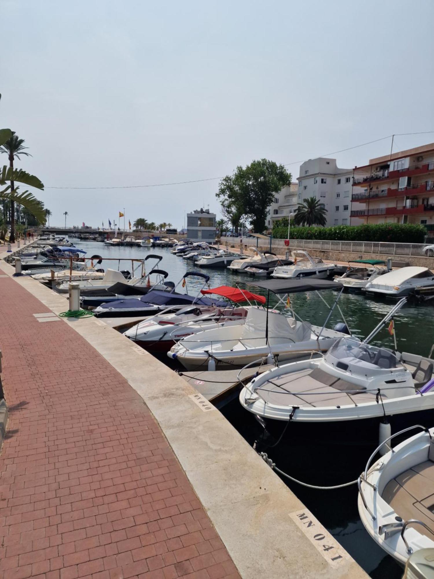 Waterfront 3 Bed Apartment, 90M From The Beach Platja de Larenal Exterior photo
