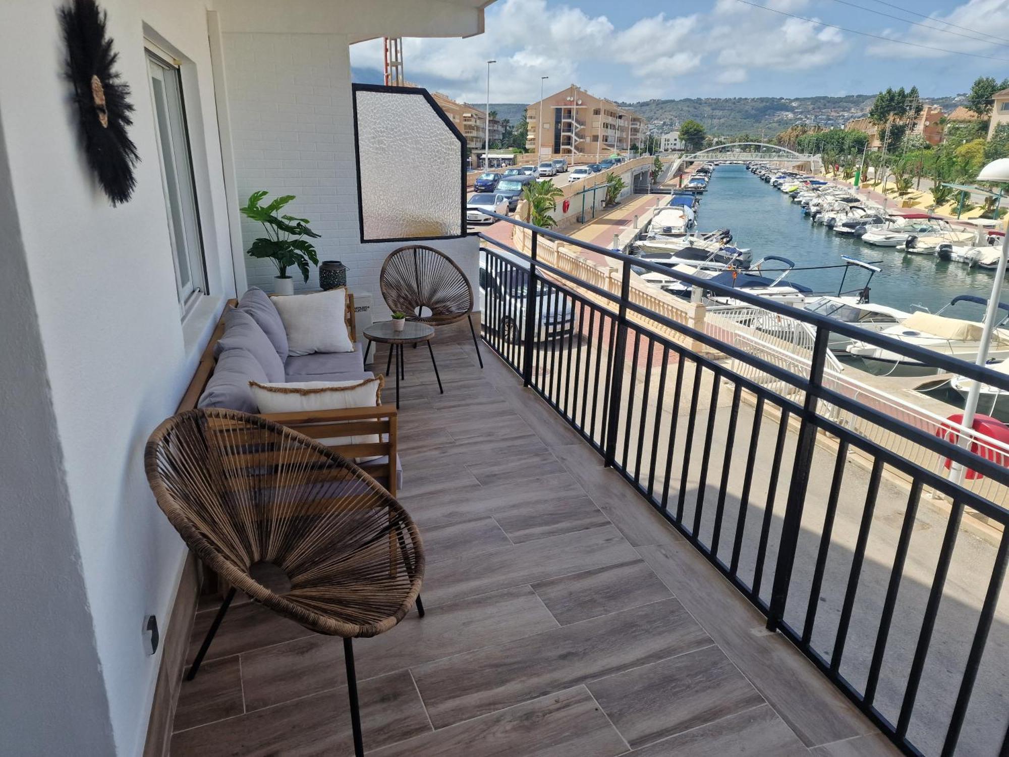 Waterfront 3 Bed Apartment, 90M From The Beach Platja de Larenal Exterior photo