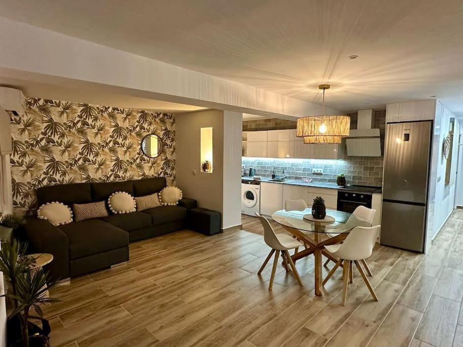 Waterfront 3 Bed Apartment, 90M From The Beach Platja de Larenal Exterior photo