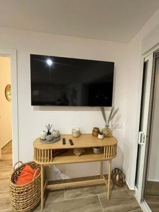 Waterfront 3 Bed Apartment, 90M From The Beach Platja de Larenal Exterior photo
