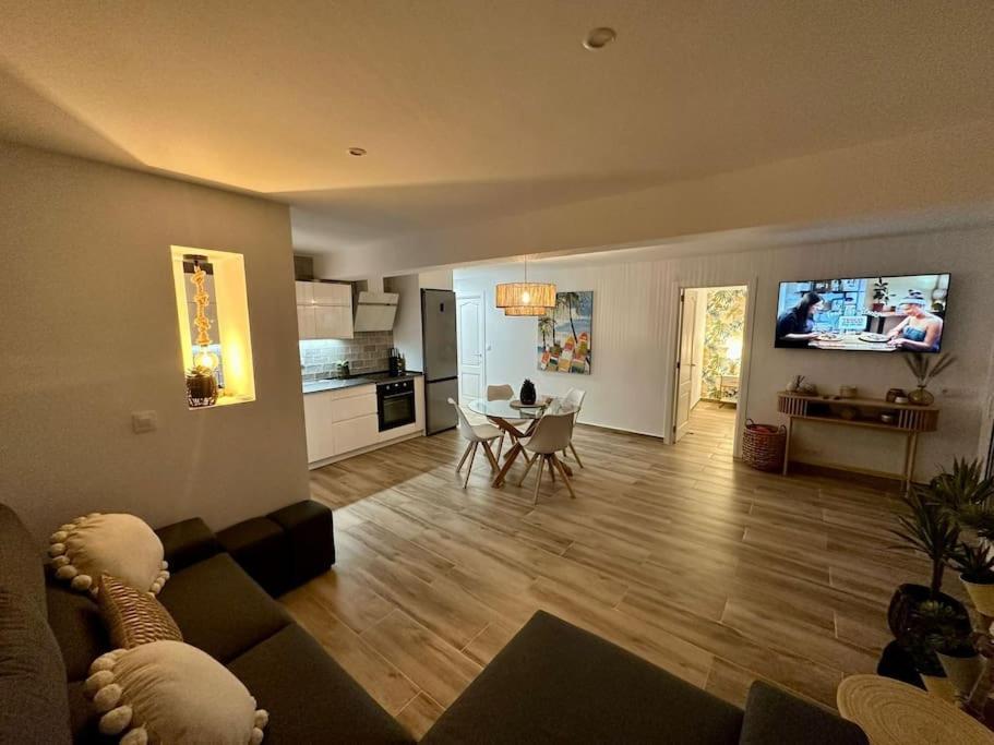 Waterfront 3 Bed Apartment, 90M From The Beach Platja de Larenal Exterior photo